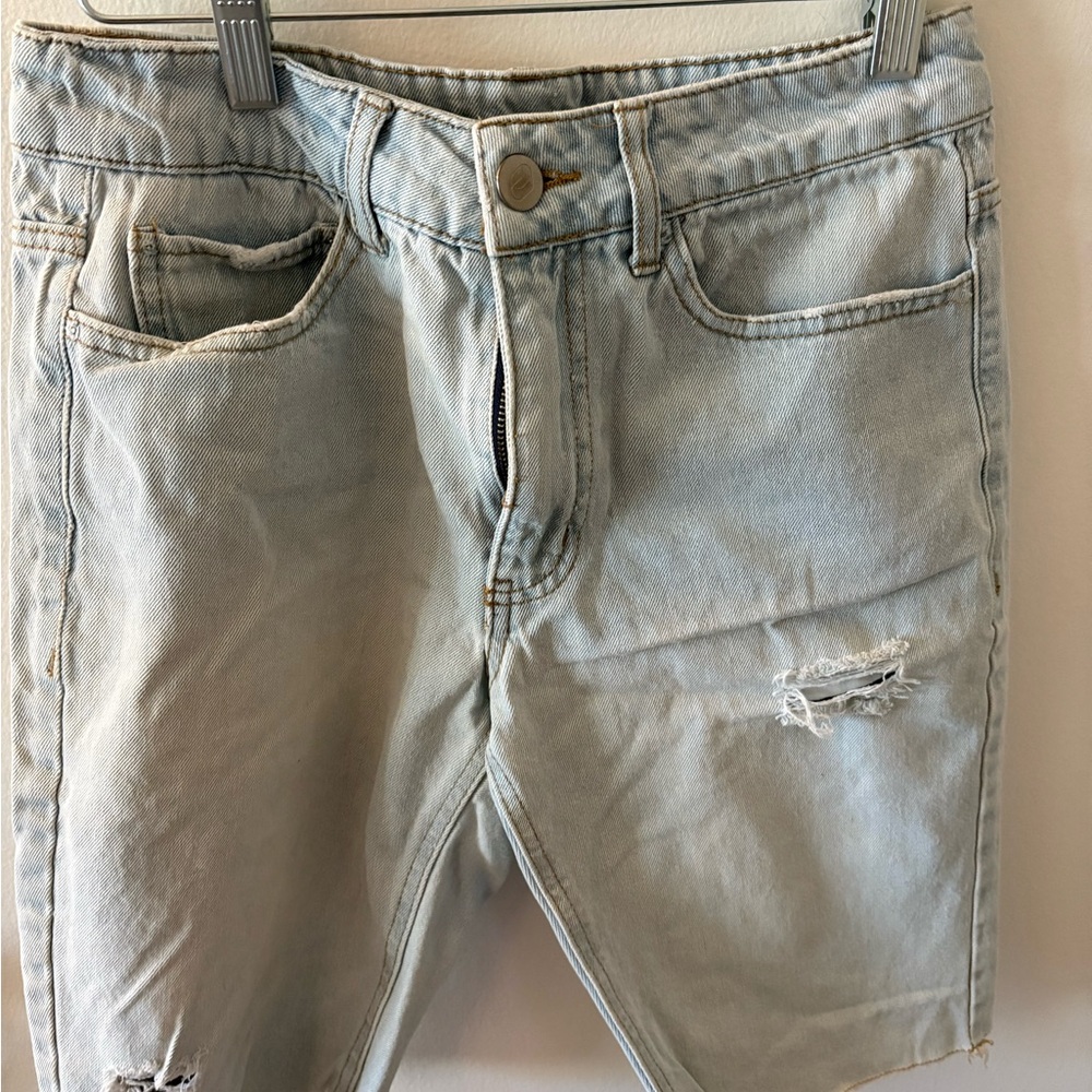 Men's Light Blue Distressed Denim shorts 🩳